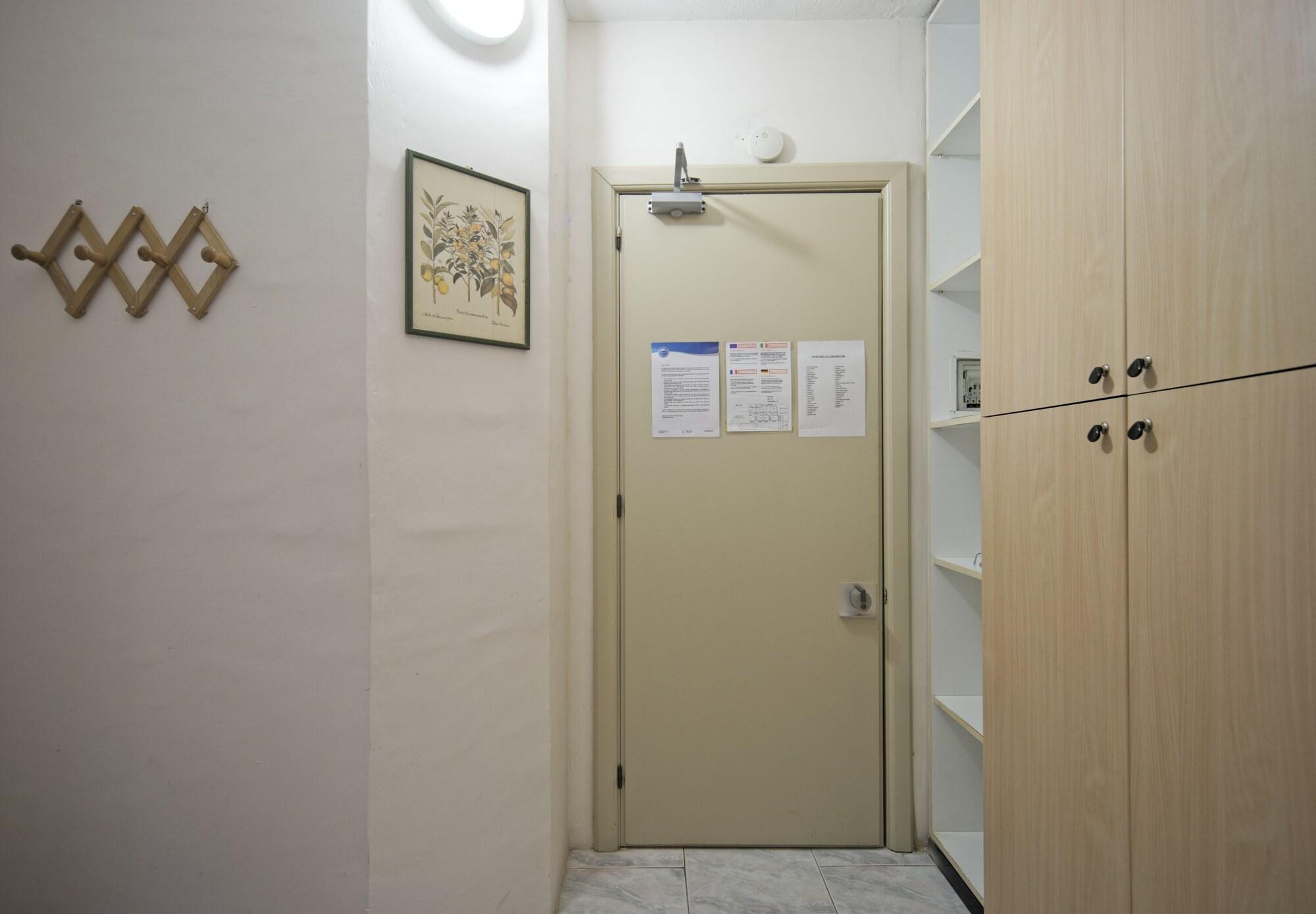 White Dolphin Complex Aparthotel 3*