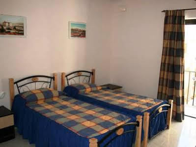 Aparthotel White Dolphin Complex